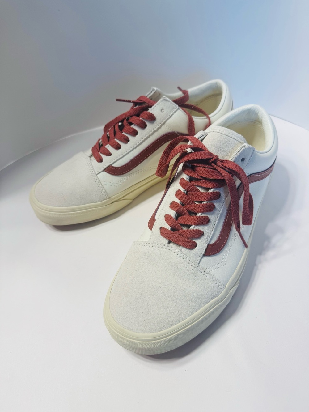 NWOT Vans Leather Suede Low-Top Sneakers in White and Maroon US11